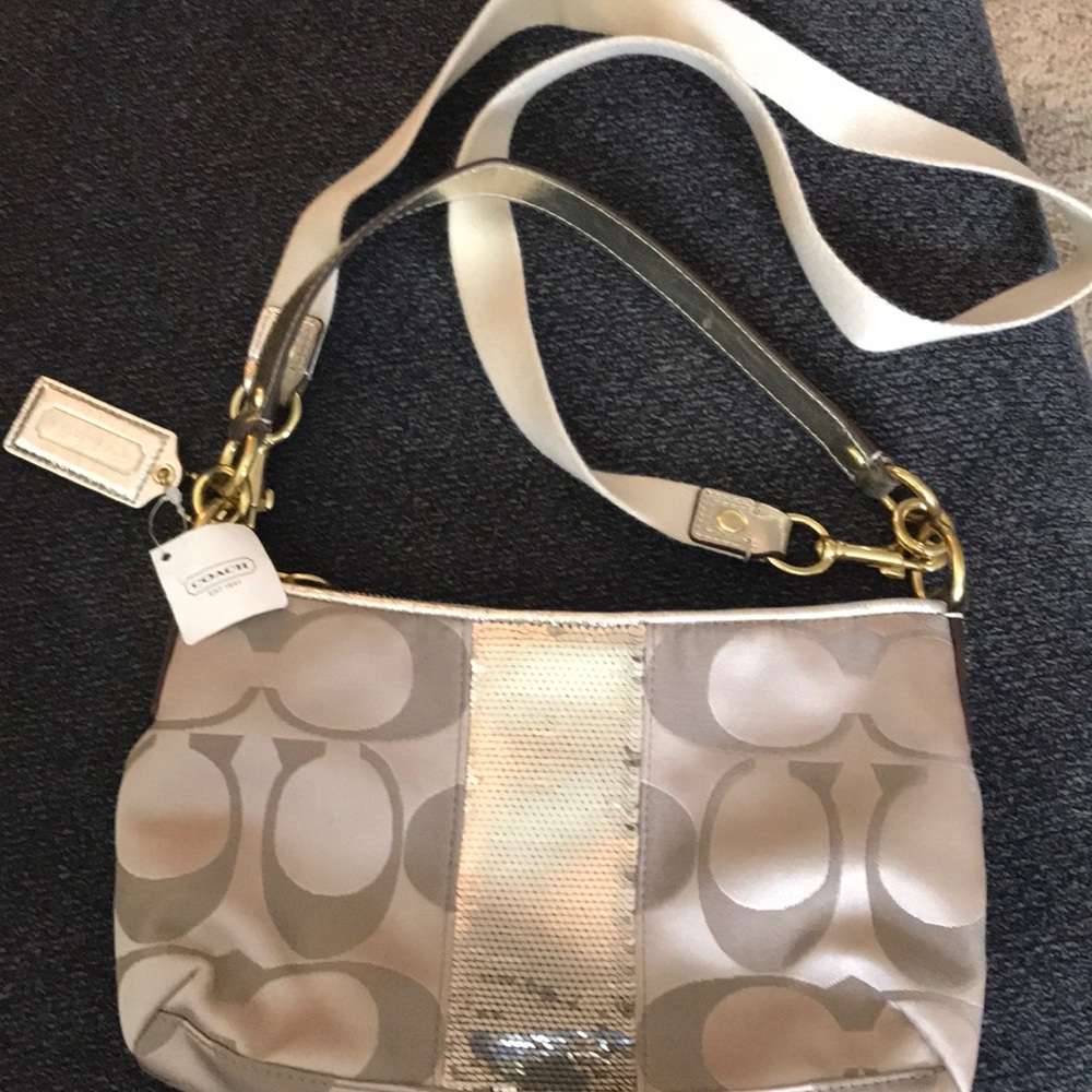 COACH small w tags AUTHENTIC